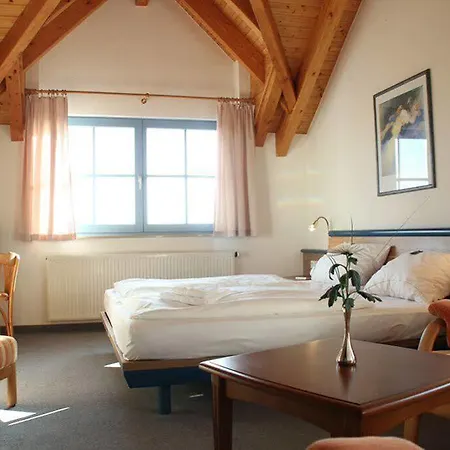 Am Rennberg 3* Schönfeld